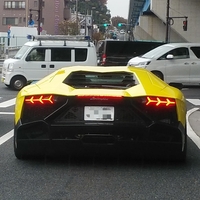 外車の名前を教えてください スポーツカーちっくで 後ろに筆記体でcam Yahoo 知恵袋