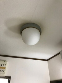 脱衣所に付いている照明器具のカバーを外すことが出来ず 電球交換が出来ません 照 Yahoo 知恵袋