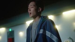 Ikonのlovescenarioでbobbyが着用しているこの青色のジャケッ Yahoo 知恵袋