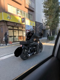 後ろ姿だけなんですけどこのバイクわかる方いますか そのカッコ悪いテールラ Yahoo 知恵袋