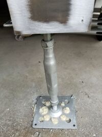 セルフでオープンデッキのリフォーム中です 鋼製束をコンクリート基礎へ固定するのに 教えて 住まいの先生 Yahoo 不動産