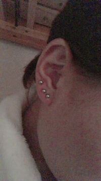 見えにくいかもしれませんが ピアス3連バランス悪くないですか 開けたての頃 Yahoo 知恵袋