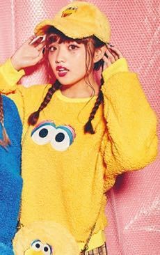 このネオちゃんが着ている黄色の服を着て ユニバに行こうと思っているんですけど Yahoo 知恵袋