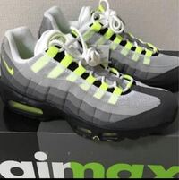 これは本物のエアマックス95ogですか ラクマで円の Yahoo 知恵袋