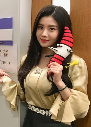 この胸のでかい子は誰ですか Iz Oneのウンビ Yahoo 知恵袋