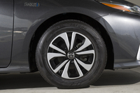 プリウス50系のホイールキャップについて質問です 同 ツーリング以外 Yahoo 知恵袋