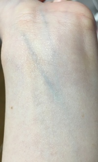 イエベでしょうか ブルベでしょうか 腕の血管の色でパーソナルカラーが Yahoo 知恵袋