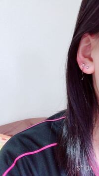 安全ピンのイヤーカフを付けてみたんですけど これってダサいですか 全然ダ Yahoo 知恵袋