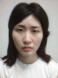 顔の歪みについて 画像の写真のように歪んでいる場合 噛み癖はどちらだと考えられ Yahoo 知恵袋