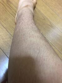 中学3年の男子です。僕は中1くらいからすね毛があり、気にしていたのでこの前剃って何週間かすると濃い毛が生えてきました。これが前の毛よりも目立ってしまうようになってしまったのですがこのすね毛を細くして目立 たなくする方法ってありますか？