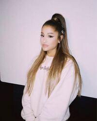 Arianagrandeは 何故ずっと髪を結っていても頭皮が痛くならないんです Yahoo 知恵袋