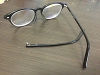 Zoffでメガネの修理 フレームのゆがみ調整 をしてもらうと Yahoo 知恵袋