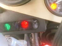 Fz400というバイクについて質問です メータのこのランプは何を知らせるマーク Yahoo 知恵袋