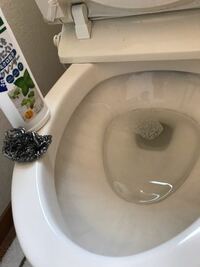トイレの黒ずみ 落とす方法教えて下さい 水が溜まる所のリング状の汚れです Yahoo 知恵袋