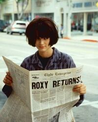 ウィノナライダーは地毛は金髪だがあえてブルネットにそめたという話を一昔前聞いた Yahoo 知恵袋