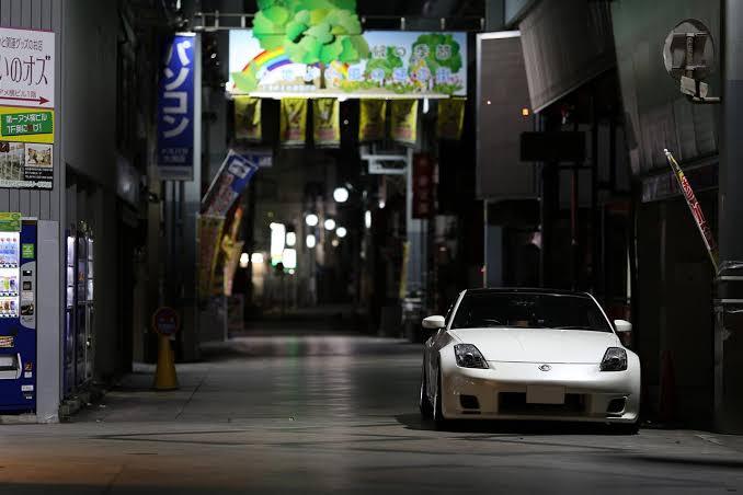 車の撮影について。写真のような商店街の中に車を停めて撮影できるよう 