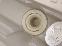 浴室の排水溝掃除についてお聞きしたいです 毎回お風呂の後 排水溝カバーを外すと水 教えて 住まいの先生 Yahoo 不動産