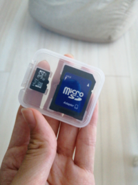 Microsdカードを買いました スマホに使うのは左の小さいやつだと思うのです Yahoo 知恵袋