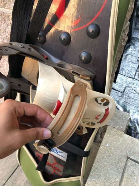 ビンディングのトゥストラップが壊れてしまいました。この部分だけでも