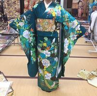 金髪に似合う振袖の色って何色でしょうか 黒地に金糸の柄行があ Yahoo 知恵袋