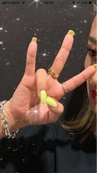 E Girlsのyurinoが中指につけているリングはどこのブランド Yahoo 知恵袋