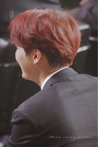 この韓国アイドル 後ろ姿ですけど誰かわかる方教えてください Btsのsug Yahoo 知恵袋