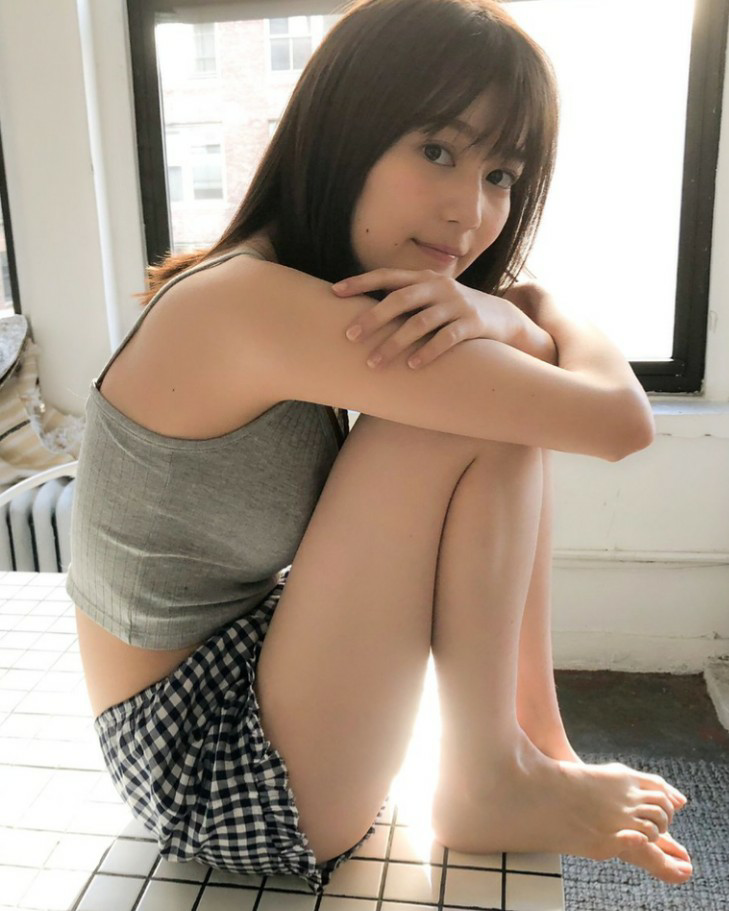 乃木坂　生田絵梨花　キレイ神様と待ち合わせした女 Tシャツ Mサイズ ☆ 生田絵梨花 写真集 インターミッション 乃木坂46 巨乳 美女