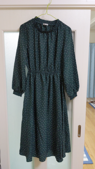 従兄弟の結婚式にこのワンピースを着ていくんですけど靴はどういうのが合いますかね Yahoo 知恵袋