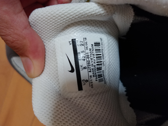 ヴェイパーマックス95イエローグラデです 偽物ですか Yahoo 知恵袋