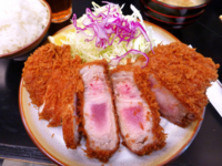 肉断面の赤いトンカツ確認ですが 先日一人暮らしで頼んだ宅配のカツ丼 Yahoo 知恵袋