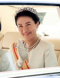 雅子様って眉毛スゴイ濃く書いてますよね 若い頃の写真とか画像を見たら元 Yahoo 知恵袋