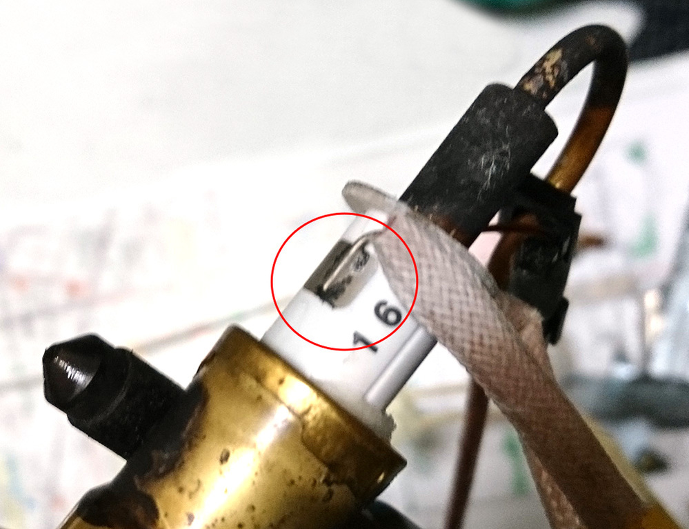 ダイニチブルーヒータがf00警告が出ました。 - 気化器ですか？掃除した 