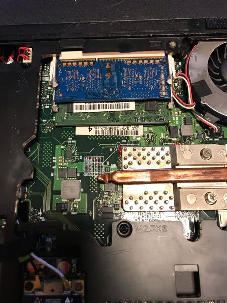 ジャンク品のノートパソコン買ってきたのですが、起動しないので、後ろ