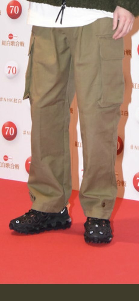 画像の菅田将暉さんが着用しているスニーカーはナイキのどのシリーズで