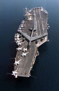 空母の甲板いっぱいに艦載機を並べるのはなんの意味があるのですか これでは Yahoo 知恵袋