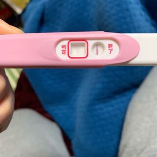 妊娠検査薬の事で質問です 2月15日1回目した時は薄い線でした 写真 2月 Yahoo 知恵袋