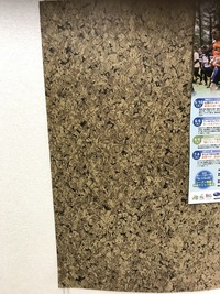 画鋲を使わないポスターを貼る掲示板について 粘着式 画鋲を Yahoo 知恵袋