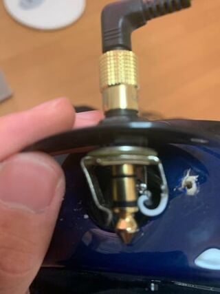 エレンギターにシールドがうまく刺さらないので ギタージャックを調べた Yahoo 知恵袋