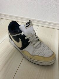 スニーカー履いてるんですけど 右足の方だけ歩く度にキュキュっ Yahoo 知恵袋
