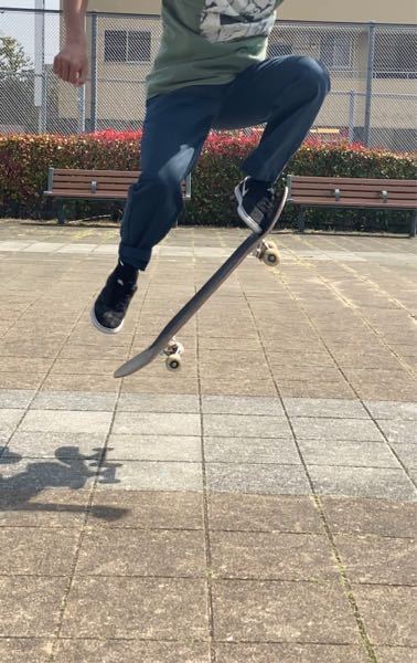 スケボーのオーリーについてです 後ろ足が離れてしまいます 何故でしょうか Yahoo 知恵袋