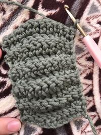 かぎ針で細編みの平編みすると 何度やっても端からくるんくるんに丸まっ Yahoo 知恵袋