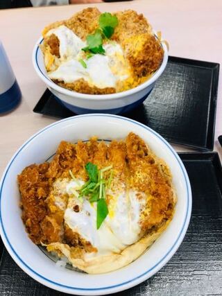 かつやのカツ丼松と梅のサイズですが あまり変わらない気がするのですが Yahoo 知恵袋