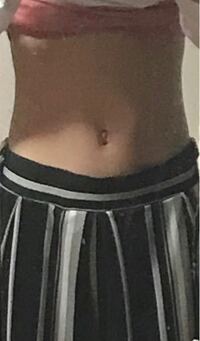 下の画像は私のお腹なのですが私は寸胴なのでしょうか 友達に寸胴と言われてショッ Yahoo 知恵袋
