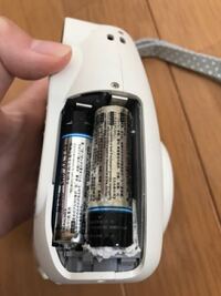 今日 テレビのリモコンの電池を交換しようとし 電池のカバーを開けた所 電池 Yahoo 知恵袋
