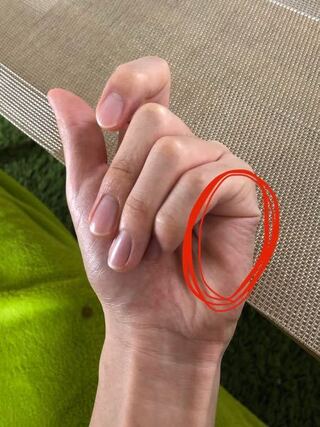 高校生です 左手の平の小球体 手のひらの右側 が 添付した画像 のよ Yahoo 知恵袋