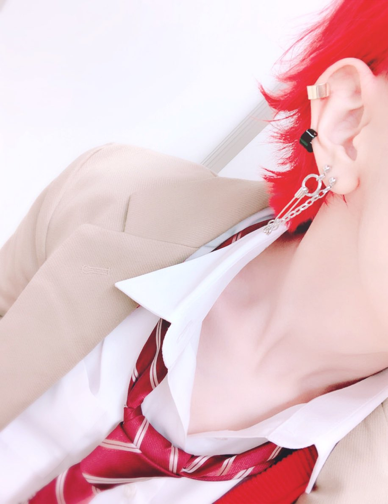 莉犬くんの軟骨(?)のはピアスですか？イヤーカフですか？ - イヤー 