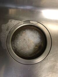 キッチンの排水口が 泡で詰まってしまい流れていきません 対処法はありますか Yahoo 知恵袋