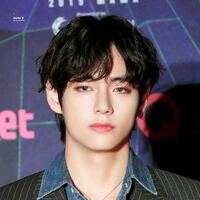 Btsのvの顔の形は丸型ですよね 他の質問で卵型と答えられていたので Yahoo 知恵袋