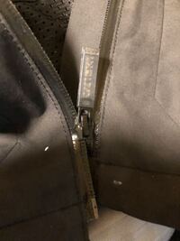 パーカーのチャックがずれたまま上げてしまい元に戻りません 気に入 Yahoo 知恵袋