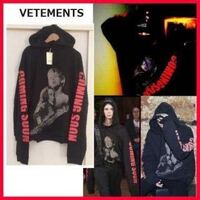 vetementsの初期黒メタルロゴと写真のタイタニックフーディはど 